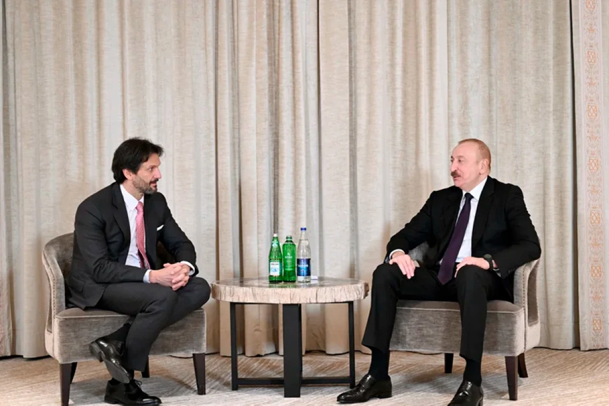 [[Prezident]] Slovakiyanın müdafiə naziri ilə görüşdü