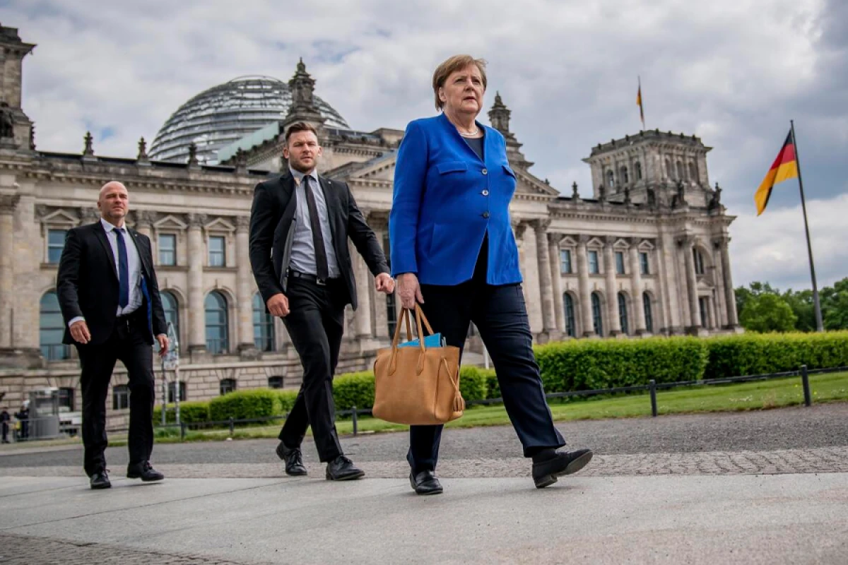 Avropanın keçmiş [["Kraliçası" siyasi səhnəyə]] qayıdır?