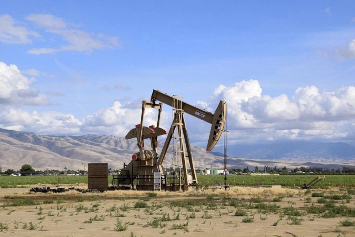 Əmtəə bazarlarında [[neft bahalaşdı]]