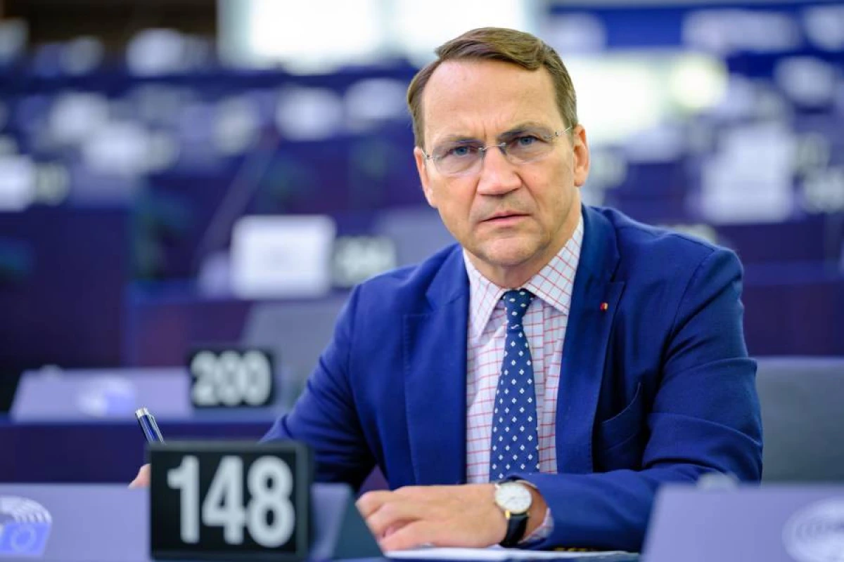 [[Sikorski:]] “ABŞ Ukrayna danışıqlarında aparıcı rolunu itirir”