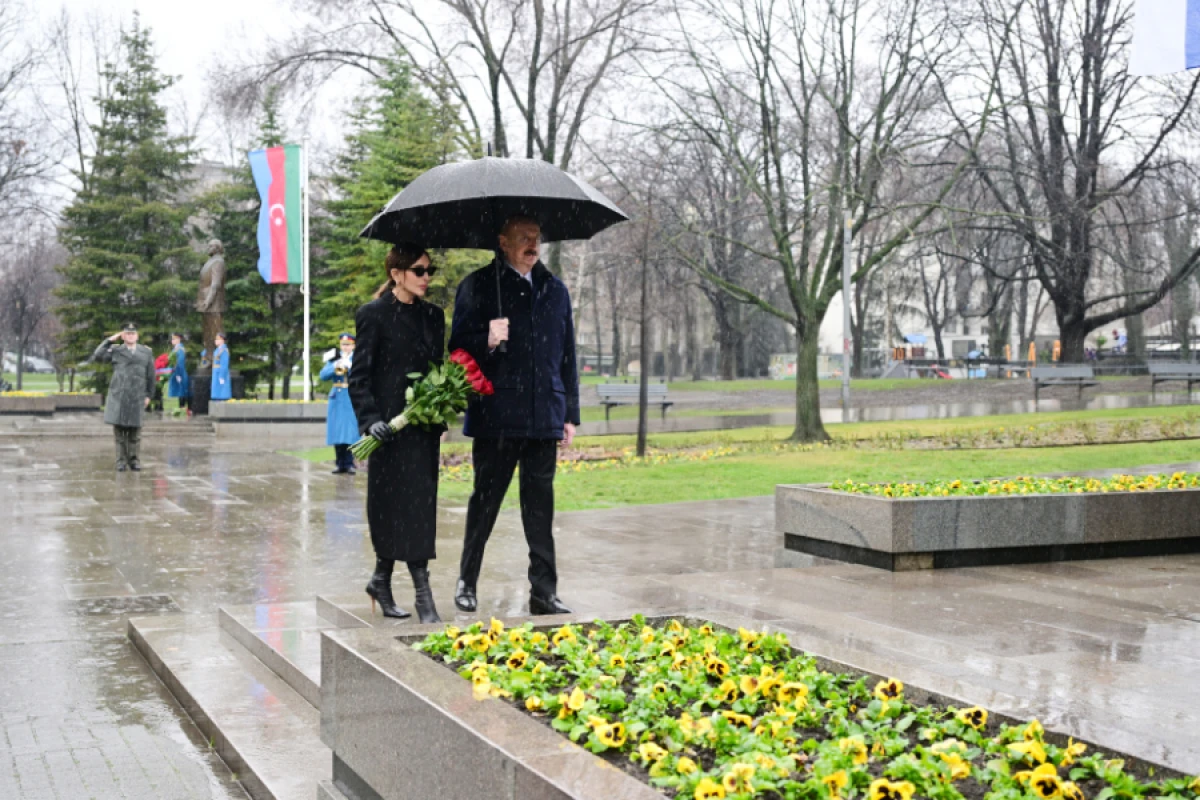 [[Prezident]] Belqradda Heydər Əliyevin və Milorad Paviçin abidələrini ziyarət etdi