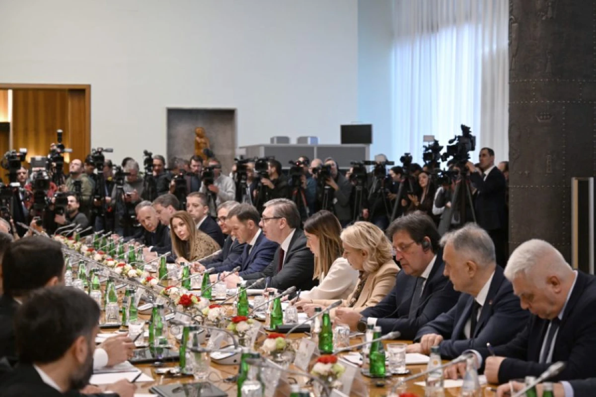 Yaxın zamanlarda Belqrad və Bakı arasında birbaşa uçuşlar açılacaq [[- Vuçiç]]