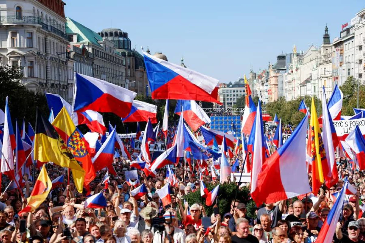 Çexiyada [[qərbyönlü prezidentə dəstək]] aksiyaları keçirilir