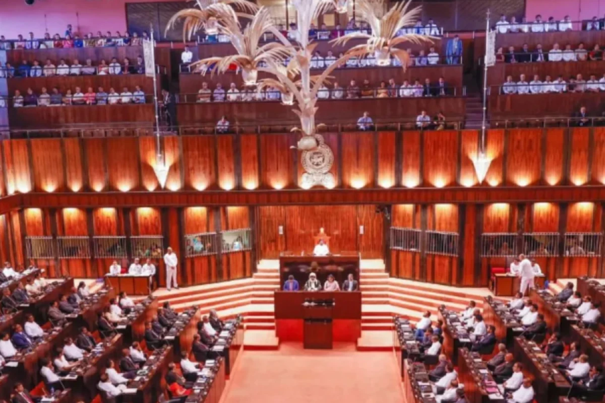 Şri-Lankada deputatlara təyin edilən [[pensiyalar ləğv edildi]]