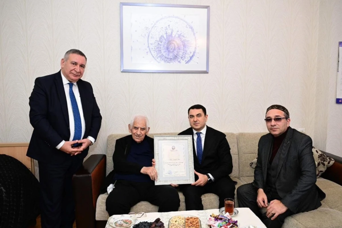 [[Xalq şairi Nəriman Həsənzadə]] evində ziyarət olundu