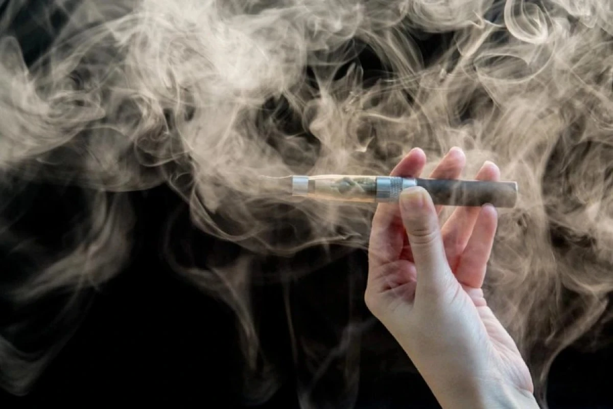 Küçələrdə, ictimai yerlərdə [[elektron siqaret çəkənlər]] cərimələnəcək