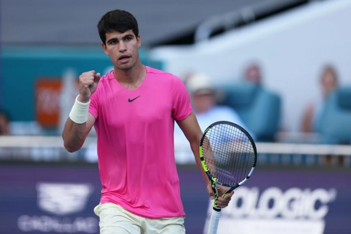 [[Tarixi final:]] Alkaras özündən gənc rəqiblə üz-üzə!