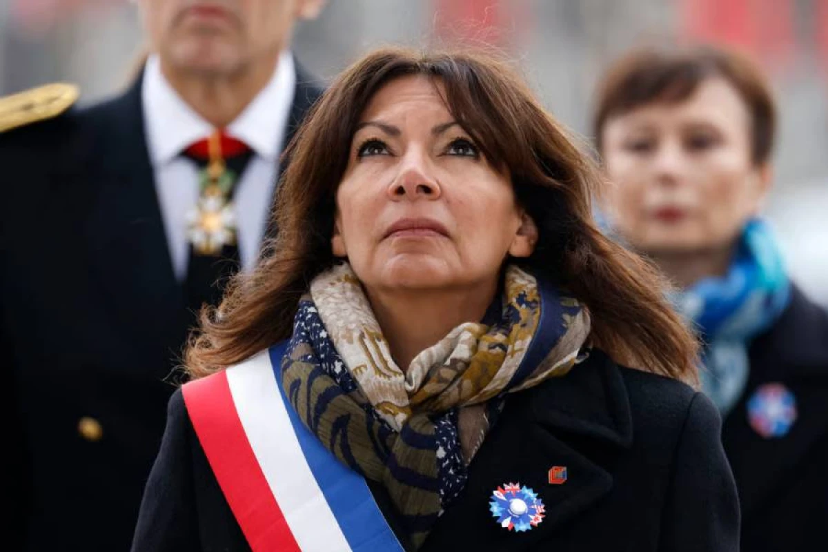 Paris meri [[Kiyevə səfər etdi]]