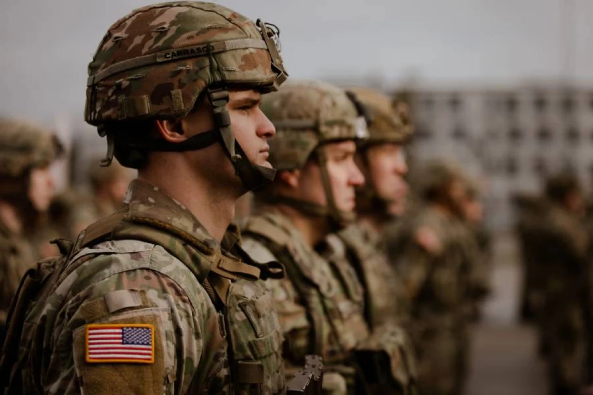 KİV: [[ABŞ yüzlərlə əsgəri yenidən yerləşdirir]]