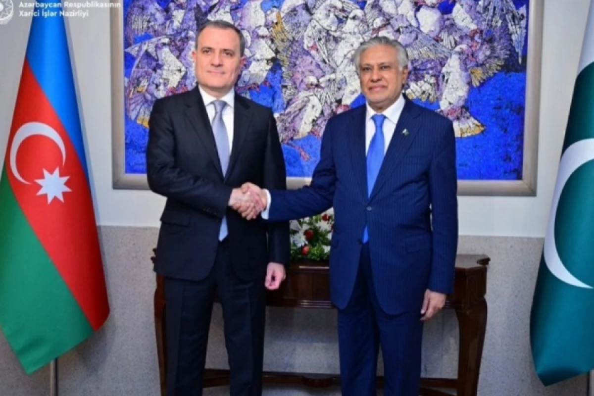 [[Ceyhun Bayramov]] pakistanlı həmkarı ilə görüşdü