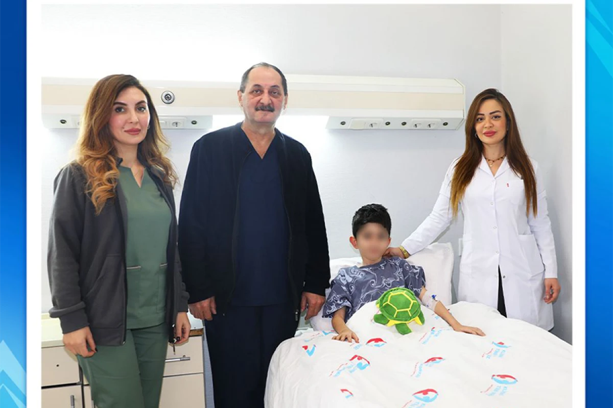 İrsi sferositozlu uşaq üzərində [[UĞURLU ƏMƏLİYYAT]]