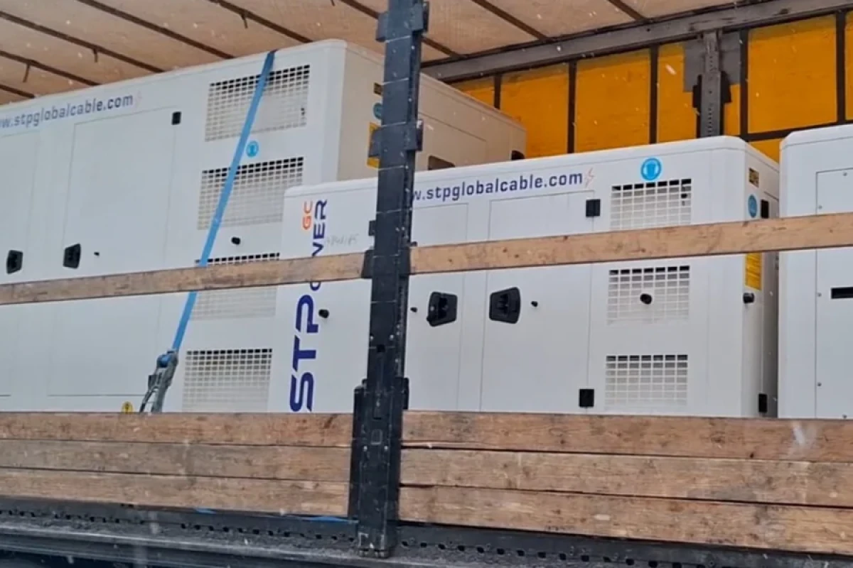 Azərbaycanın [[növbəti humanitar yardımı]] Ukrayna rəsmilərinə təhvil verildi