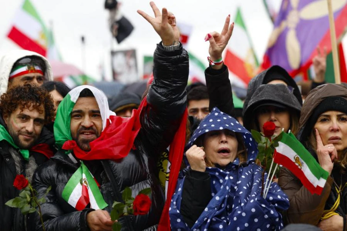 “İranda tələbə etirazları kütləvi hərəkat halına gələcək” [[– RƏY]]