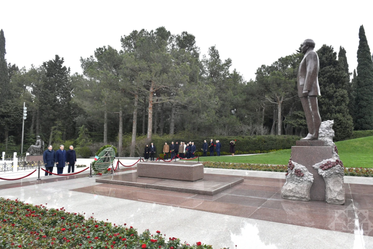 Türkiyə və Gürcüstan parlamentariləri [[Fəxri xiyabanı və Zəfər parkını]] ziyarət etdilər