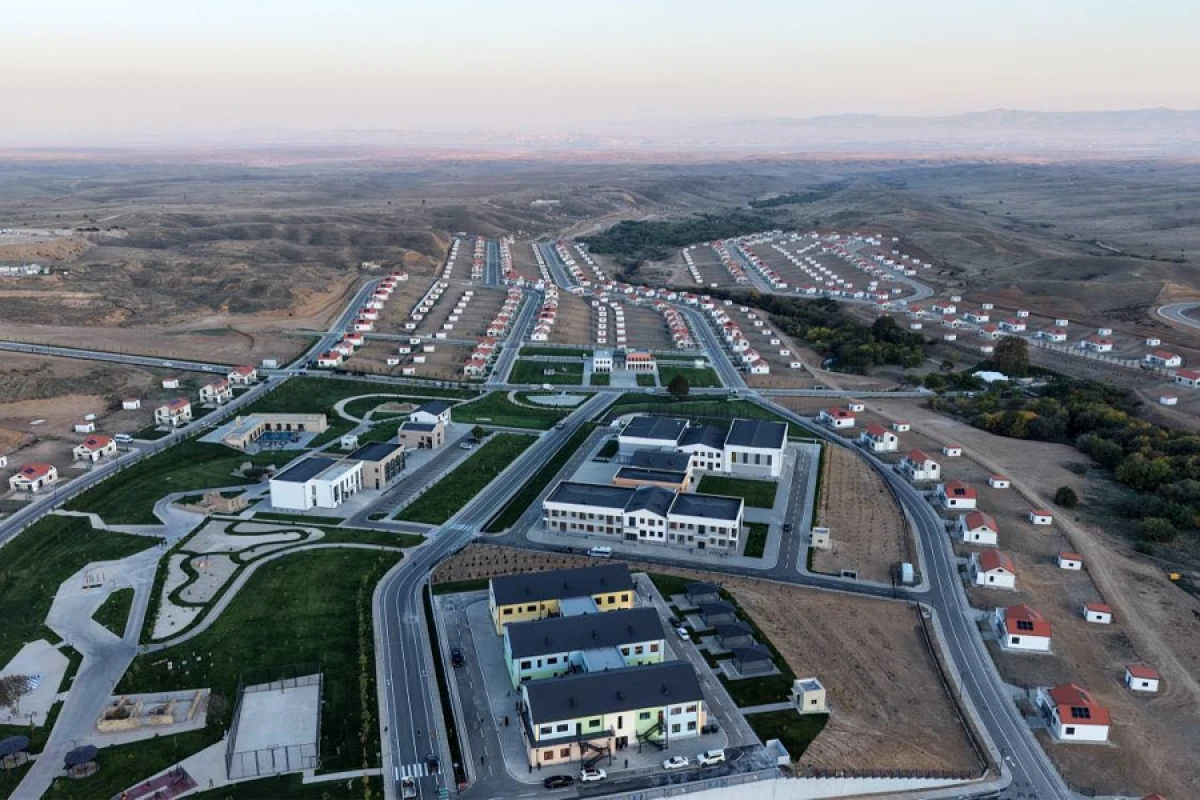 İşğaldan [[azad olunan ərazilərdə]] evləri kim tikməlidir?