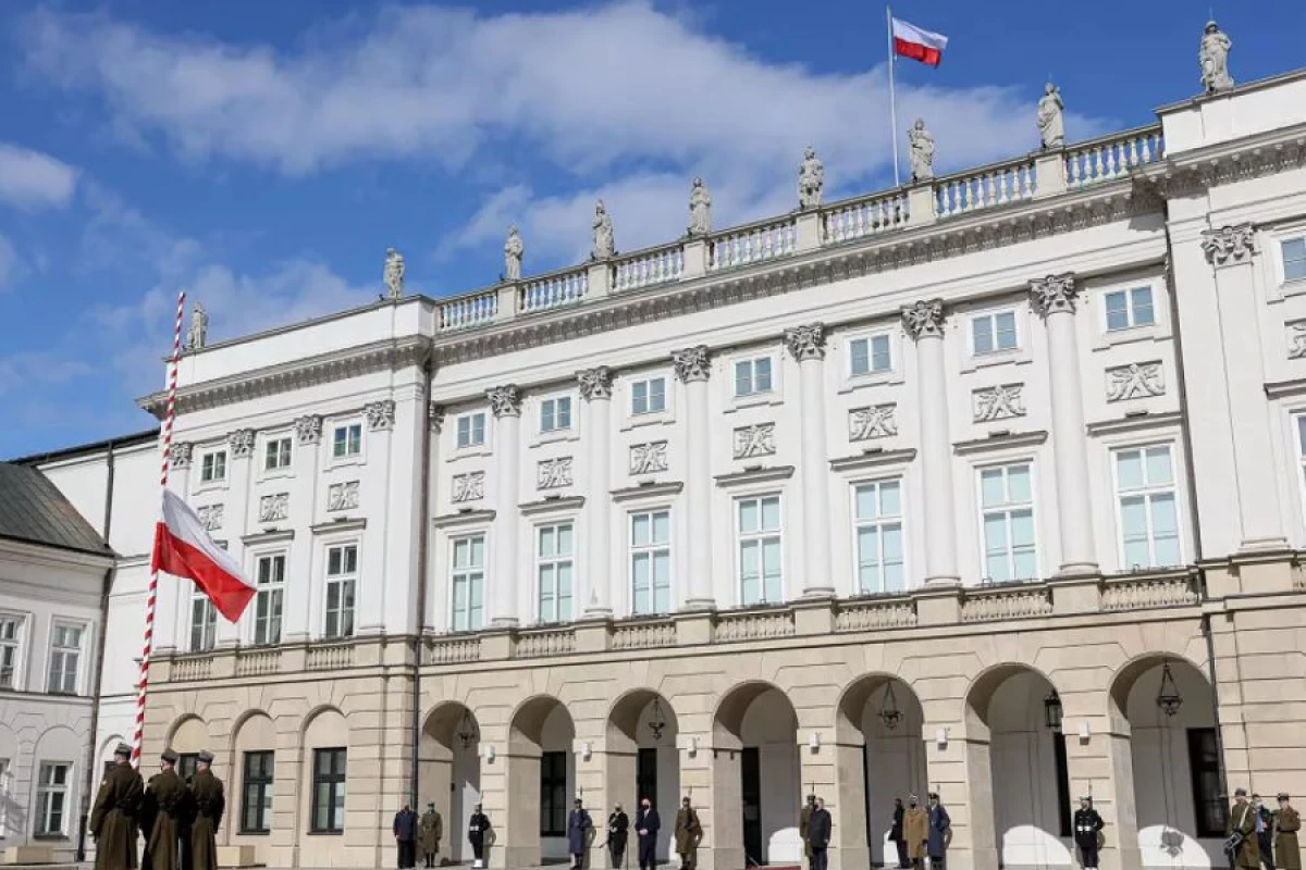 Polşa Prezidentinin ofisində 140 min dollar [[oğurlandı]]