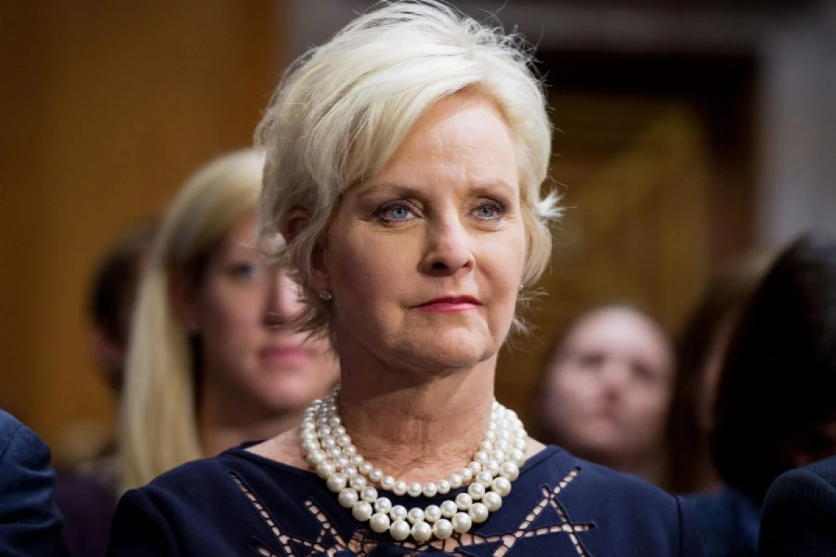 ÜƏP-in icraçı direktoru [[istefa verir]]