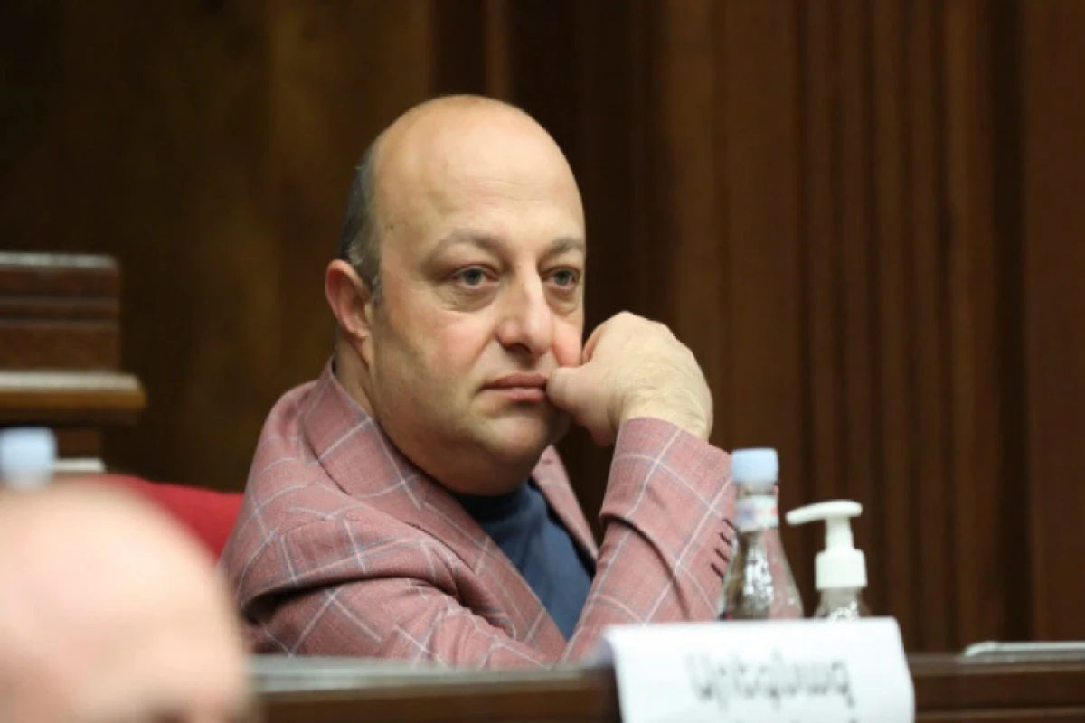 [[Artur Sarkisyanın]] ev dustaqlığının müddəti uzadıldı