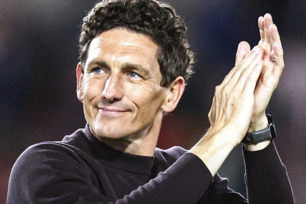 [["Brentford"]] baş məşqçi ilə müqavilənin müddətini uzatdı