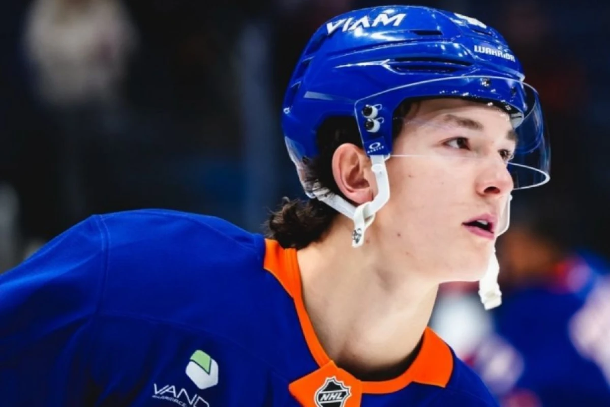 Gənc müdafiəçidən möhtəşəm nailiyyət [[– NHL-də rekord!]]