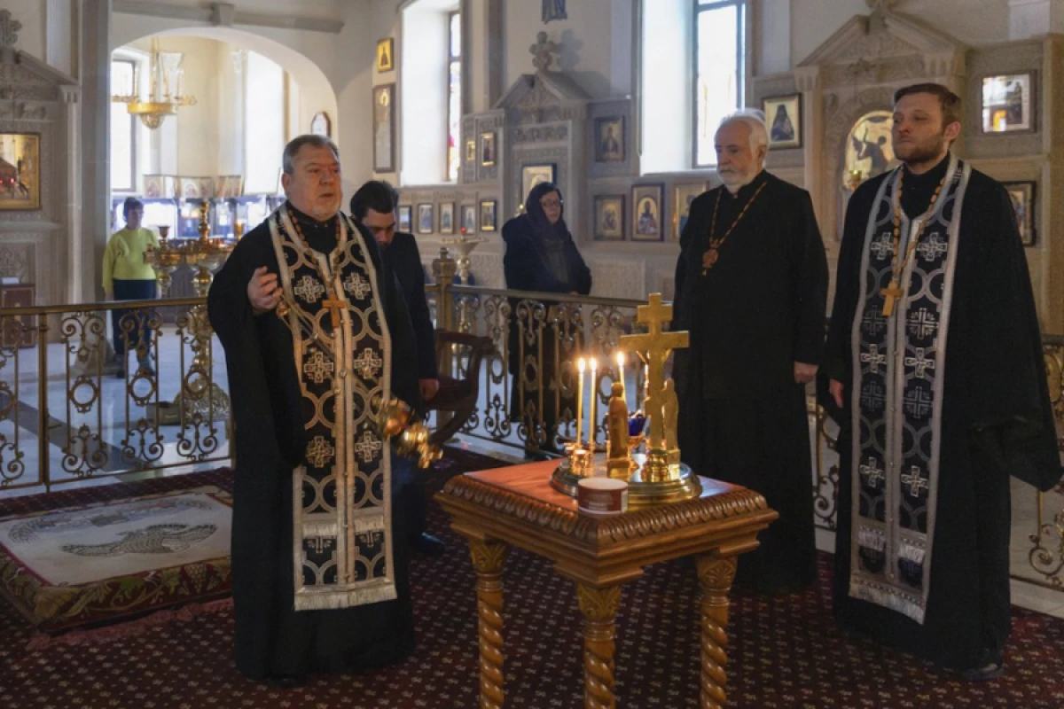 Dini ibadətgahlarda [[anım mərasimləri]] keçirildi