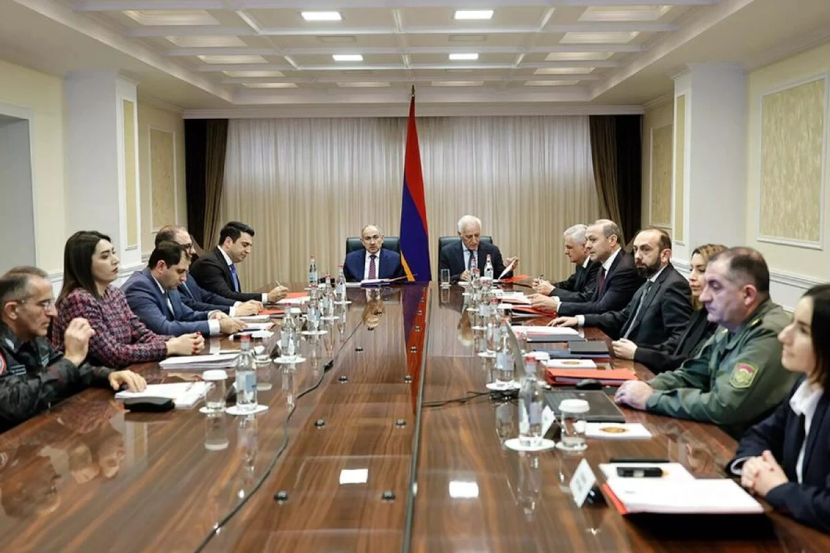 Paşinyan Təhlükəsizlik Şurasının [[iclasını keçirdi]]