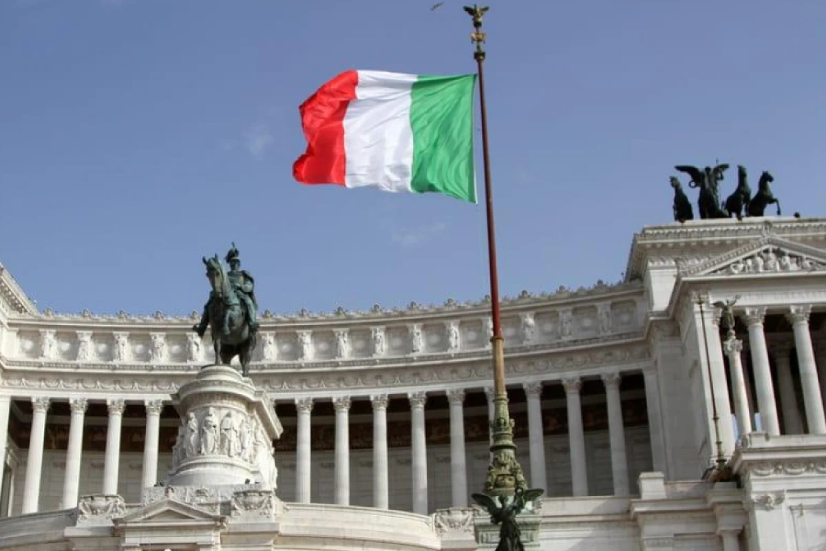 [[İtaliya]] öz vətəndaşlarını İranı tərk etməyə çağırdı