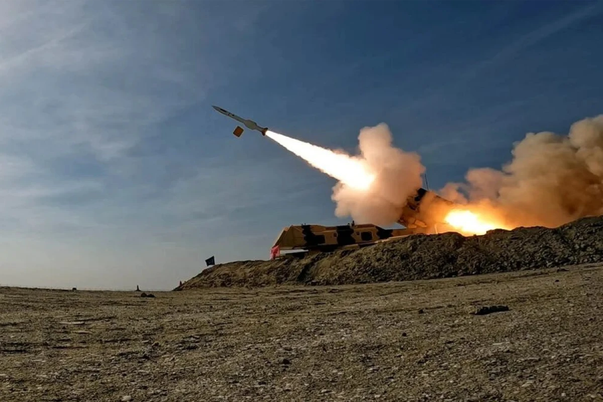 İrana zərbələrdən əvvəl İraq üzərində raketlər görünüb [[- VİDEO]]