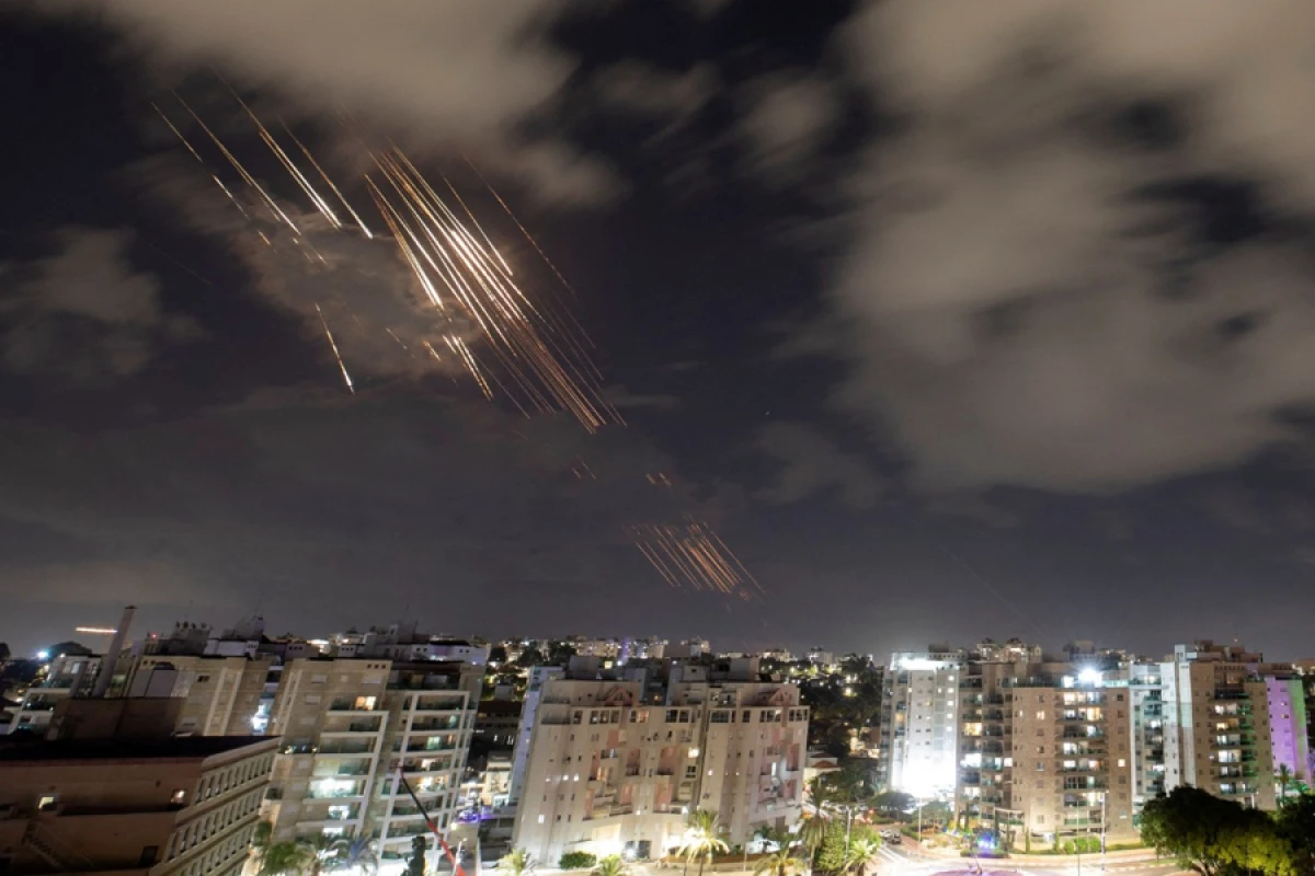 İsrail əhalisinə [[mümkün zərbələrlə bağlı]] xəbərdarlıq edildi