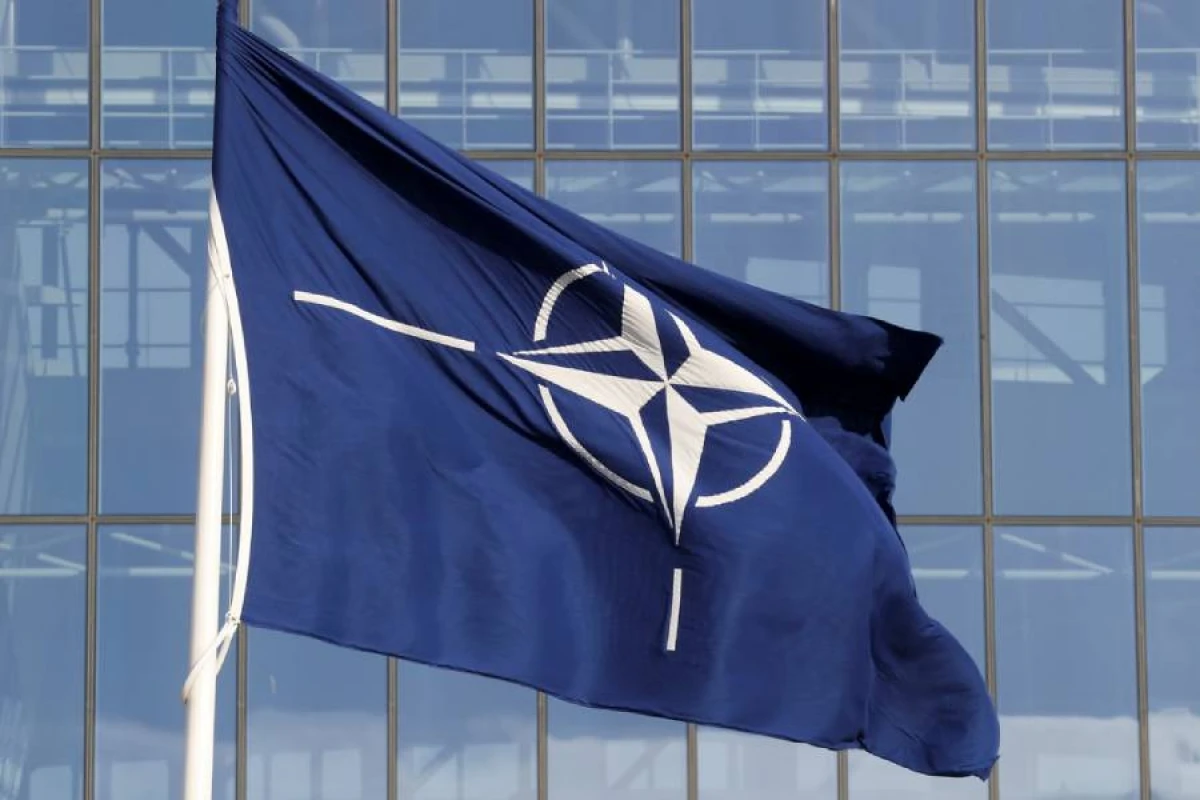 NATO [[İran ətrafında baş verən hadisələri]] yaxından izləyir