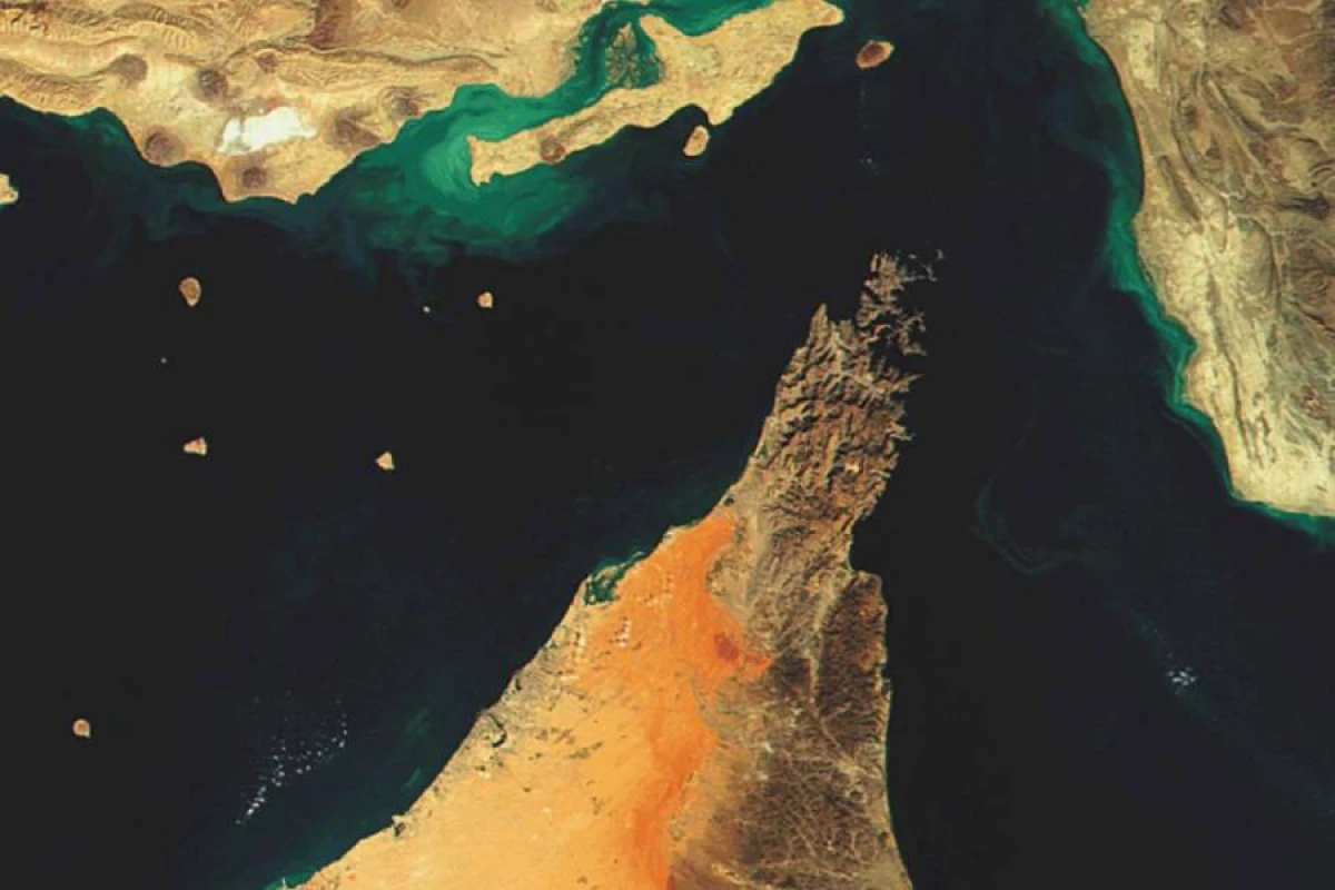 Hörmüz boğazında [[neft daşınması dayandı]]