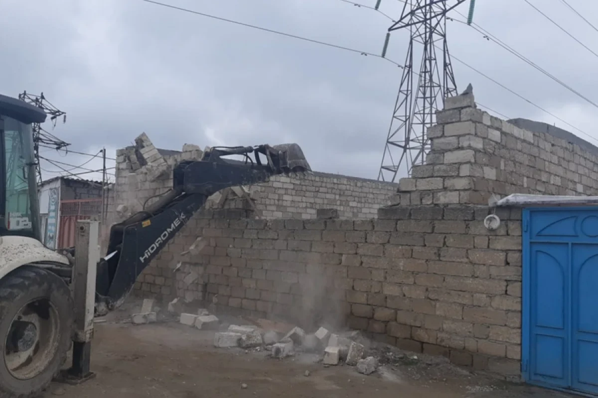 Buzovnada [[qanunsuz tikili]] söküldü