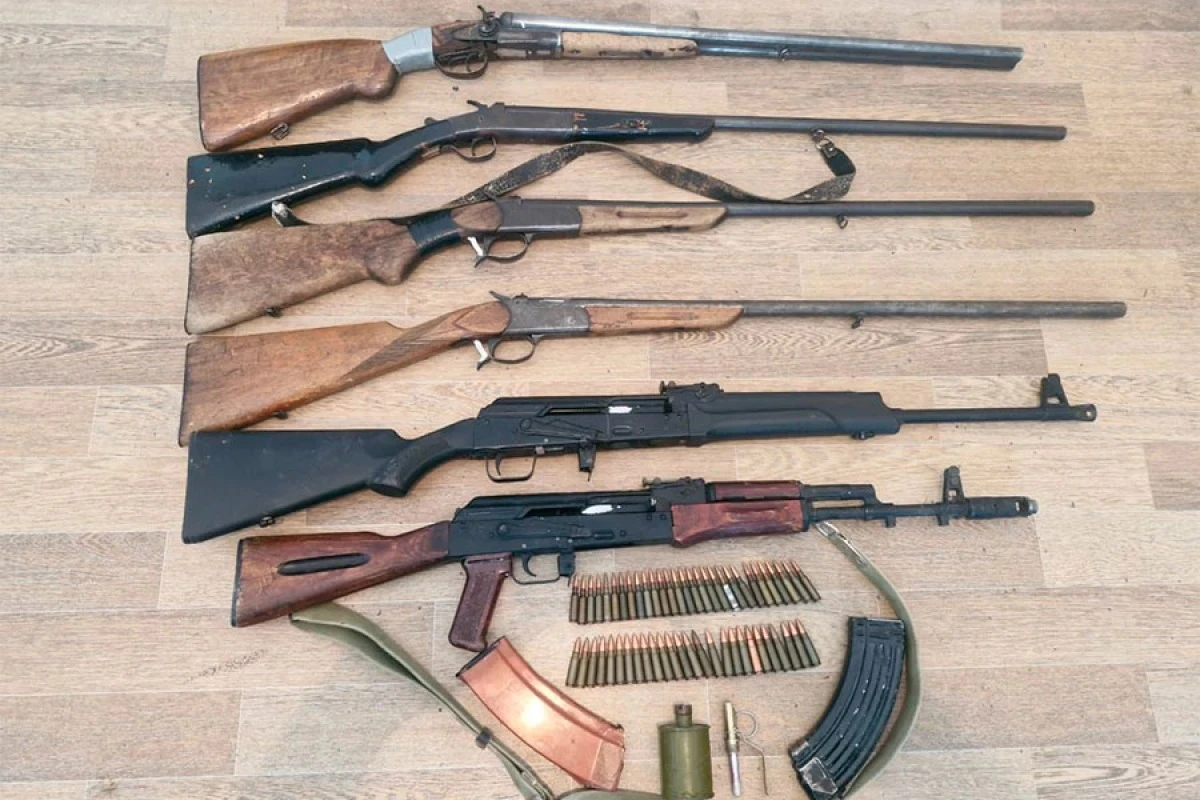 Qanunsuz saxlanılan [[xeyli silah-sursat]] aşkar olundu