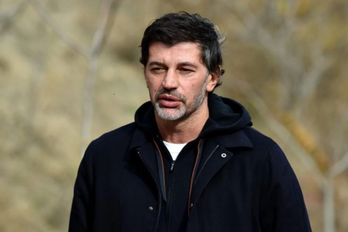 Tbilisi meri Əbu-Dabidən [[çıxa bilmir]]