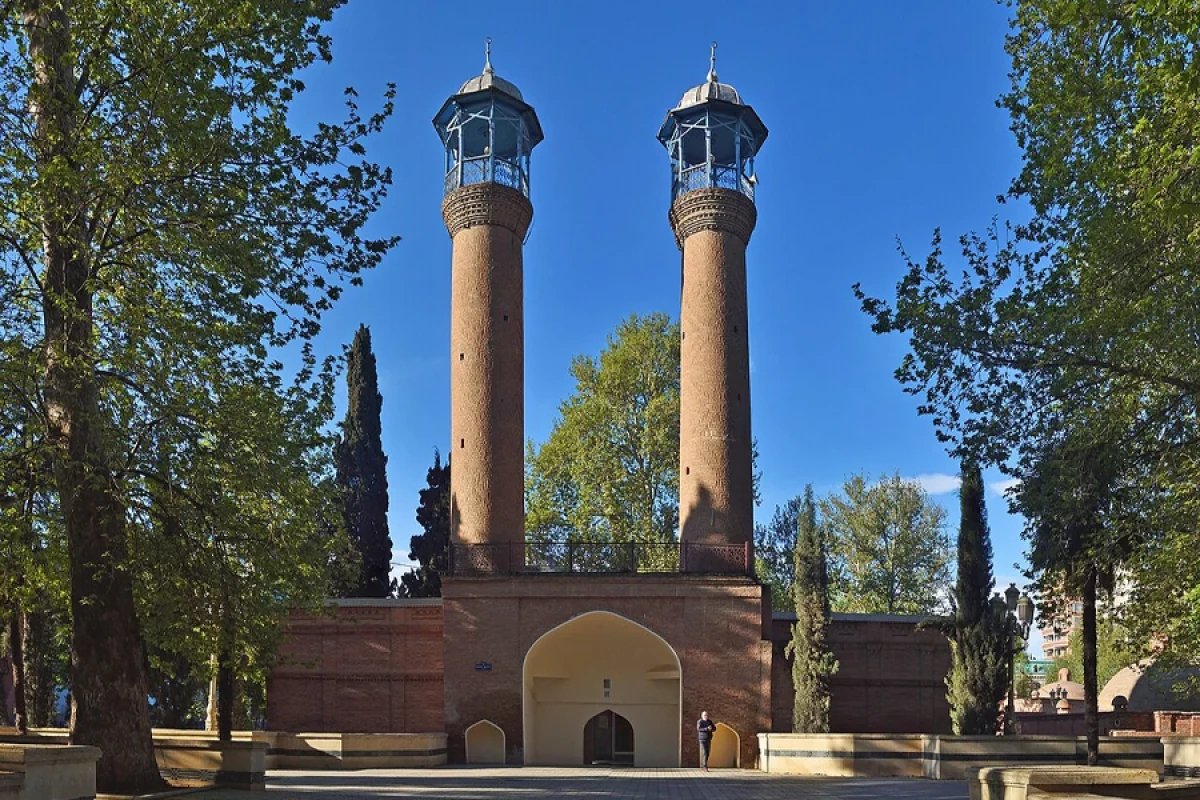 Gəncədəki Cümə məscidinin [[təmir-bərpasına 1,6 milyon manat]] ayrıldı