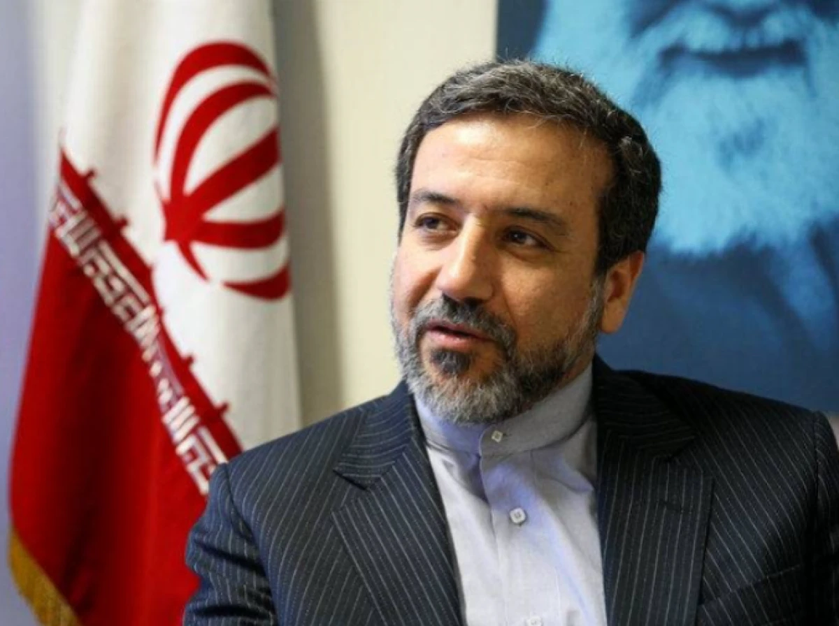 [[Vanq Yi Əraqçi  ilə]] telefon danışığı apardı