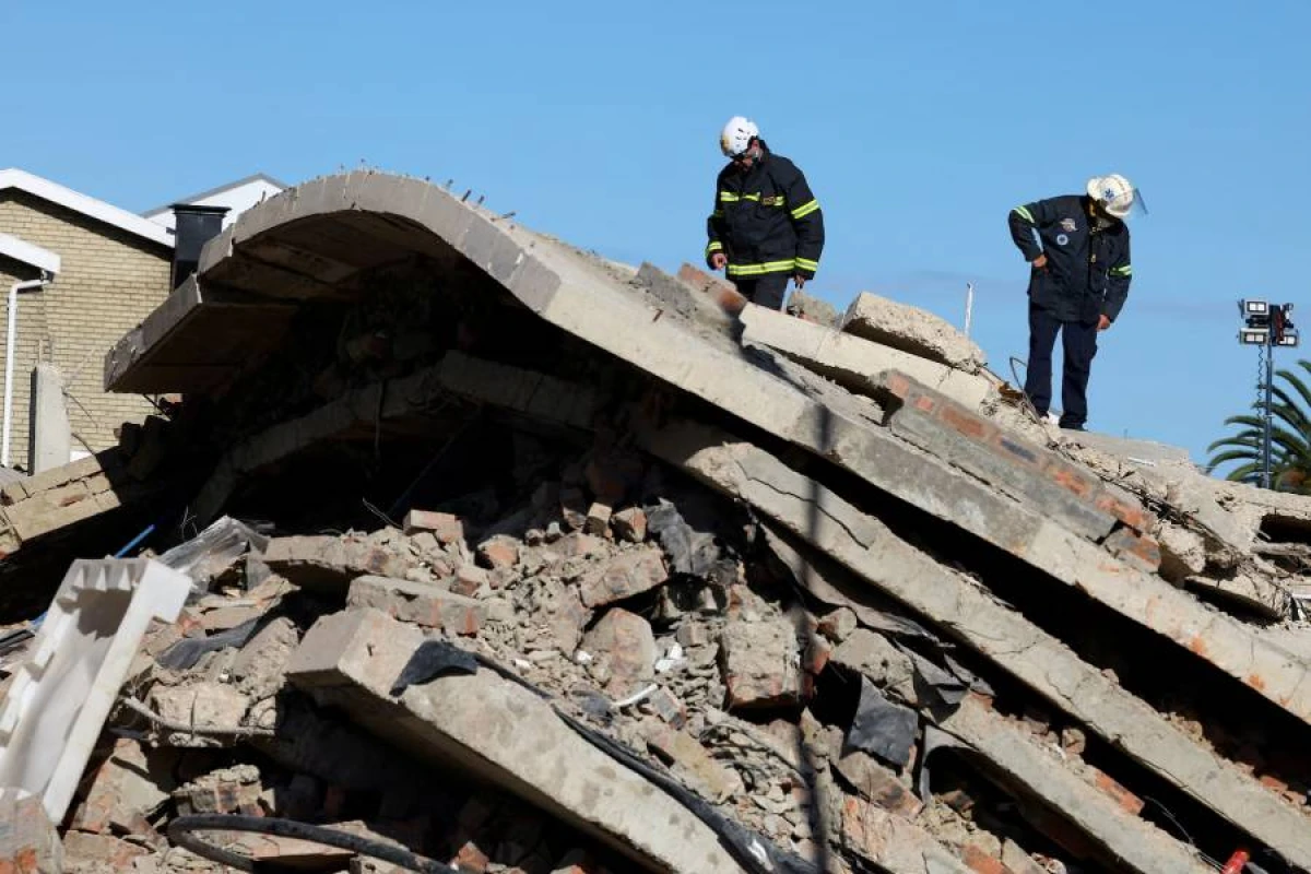 Cənubi Afrikada bina çökdü: [[Ölənlər var]]