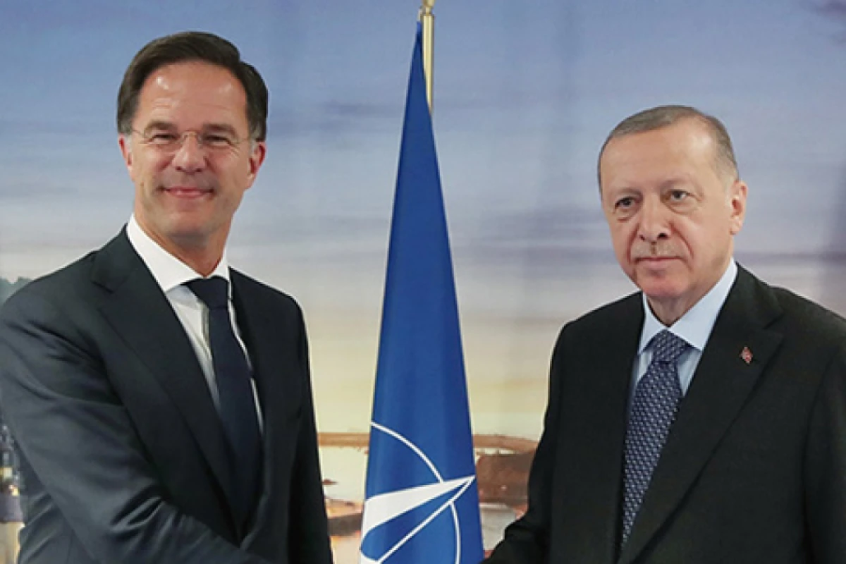 [[Ərdoğan Rutte]] ilə regiondakı gərginliyi müzakirə etdi