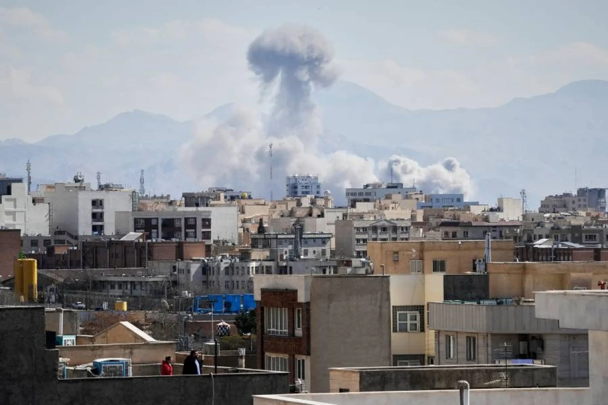 İsrail İranda [[onlarla kəşfiyyat idarəsinə]] zərbələr endirdi