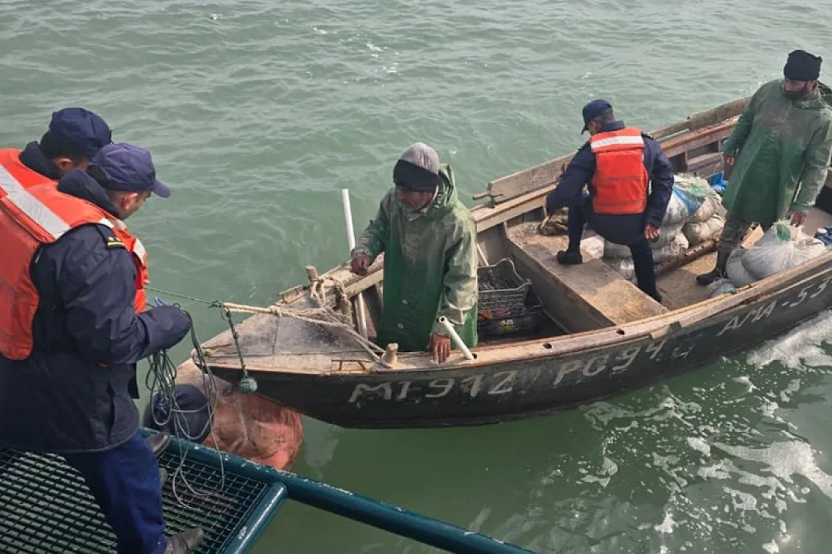 Köməksiz vəziyyətdə qalan [[balıqçılar]] xilas edildi