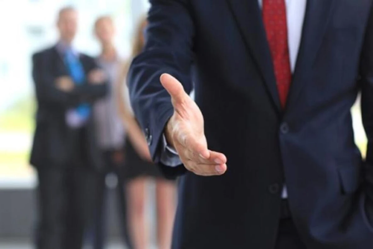 [[Məzunlar iş axtarmalı,]] yoxsa iş qurmalıdırlar?