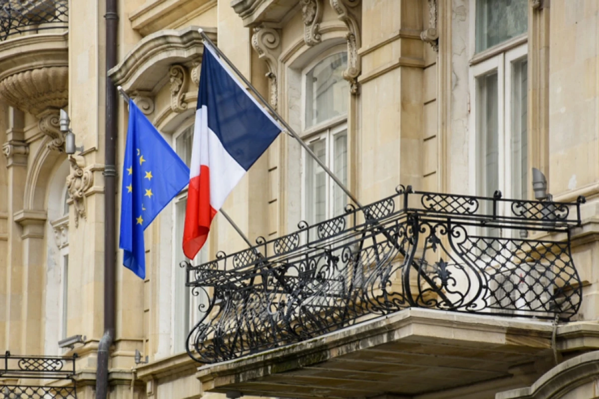 Fransa səfirliyi [[Azərbaycana dron hücumunu pislədi]]