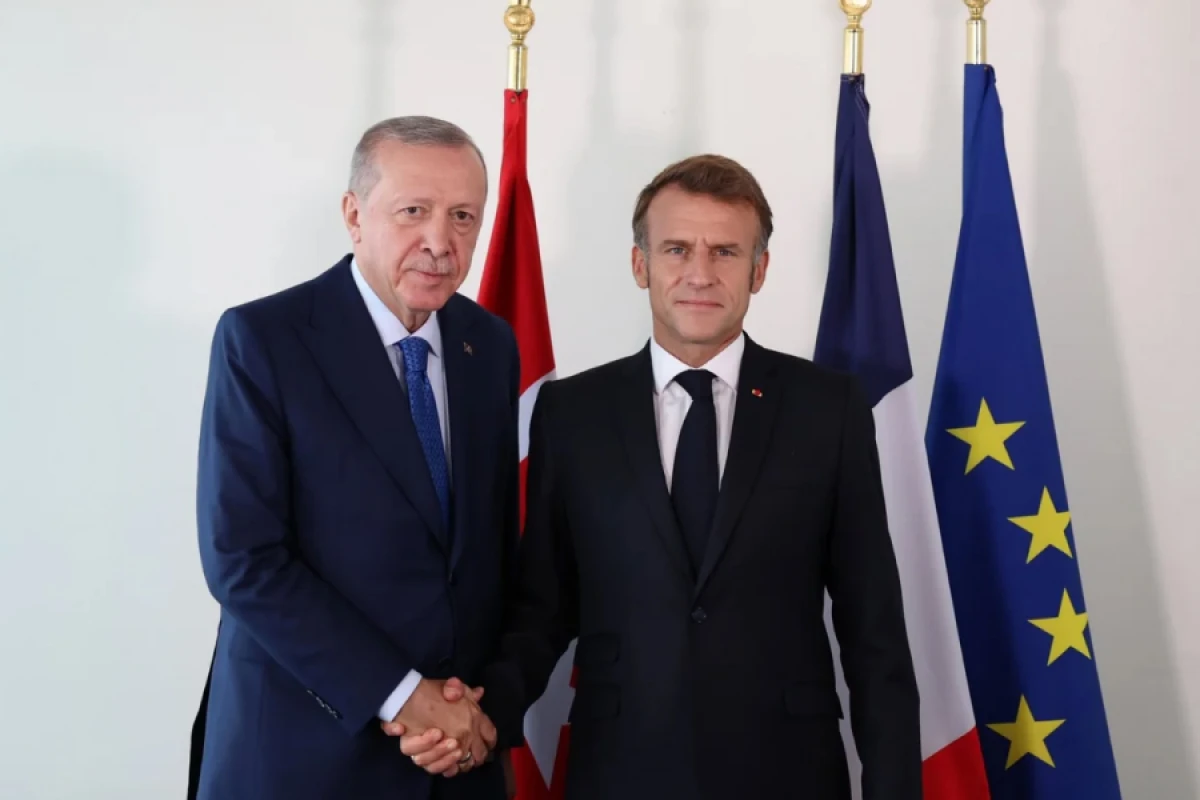 [[Ərdoğan Makronla]] İrandakı hadisələri müzakirə etdi