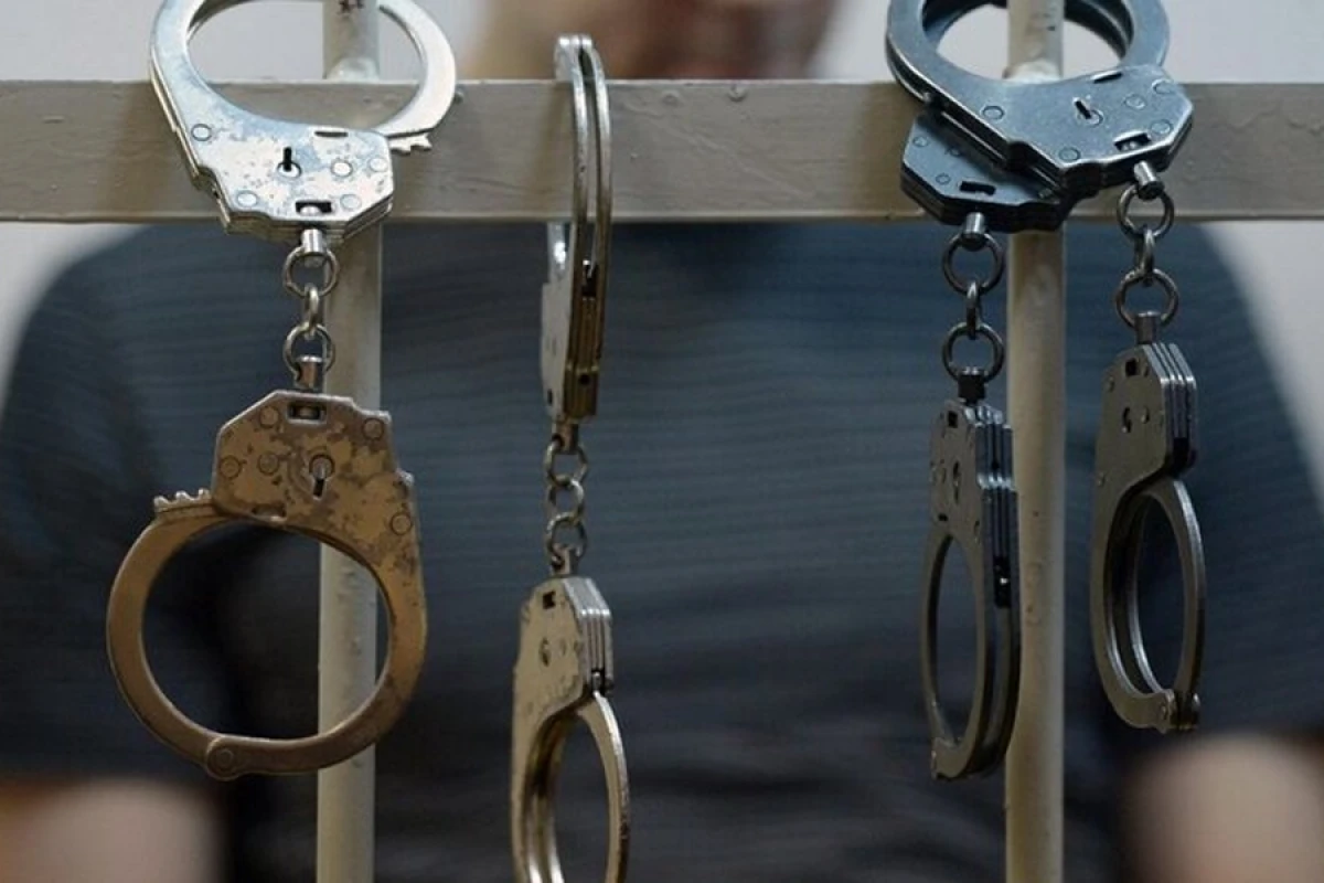 Dələduzluq etdiyi üçün [[axtarışda olanlar]] saxlanıldı