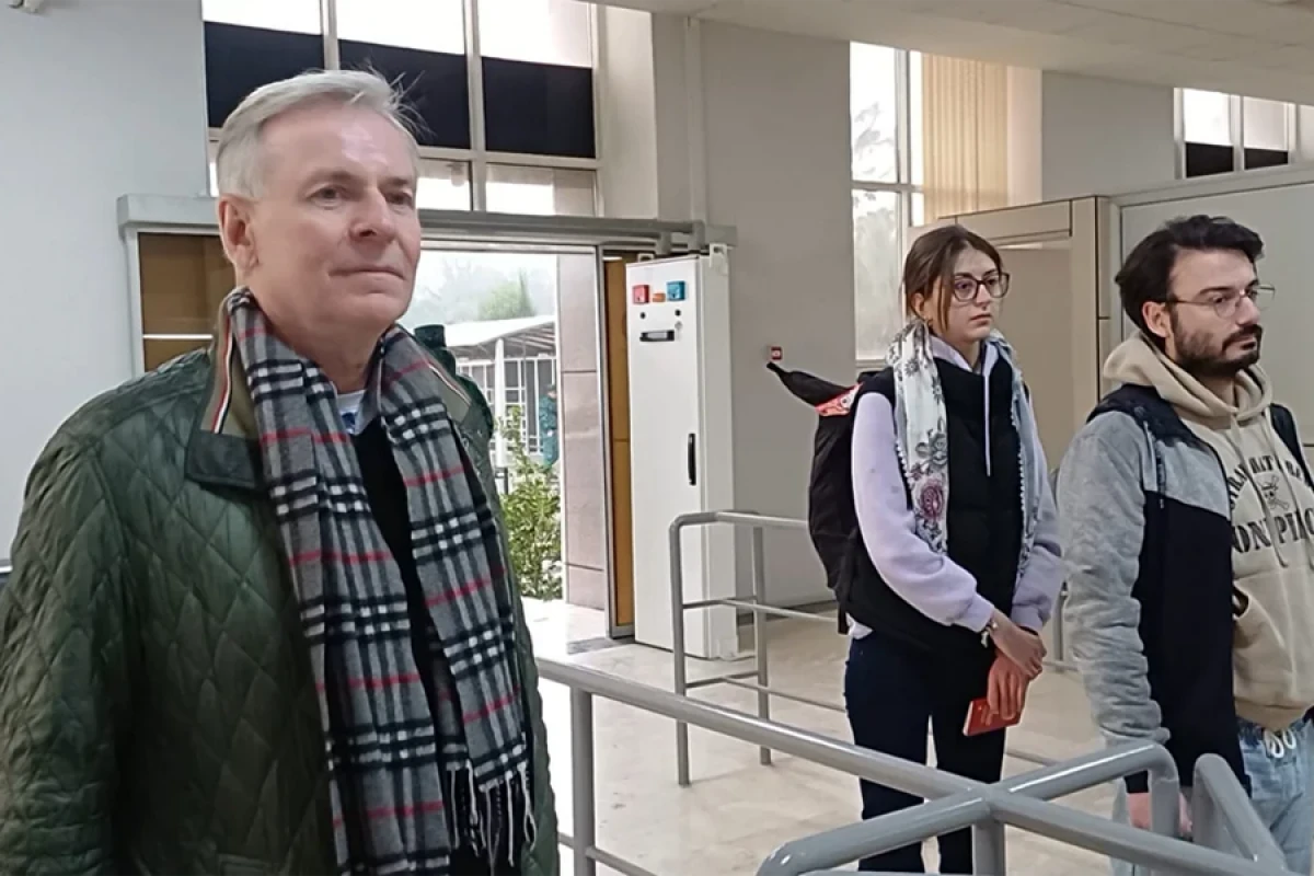 Avstriyanın [[beş diplomatı İrandan]] Azərbaycana təxliyə edildi