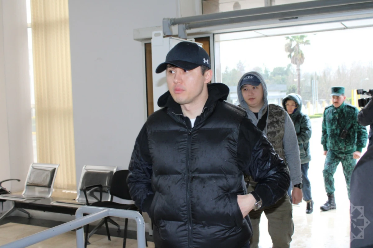 Qazaxıstan diplomatları və Rusiya vətəndaşları [[təxliyə olundu]]