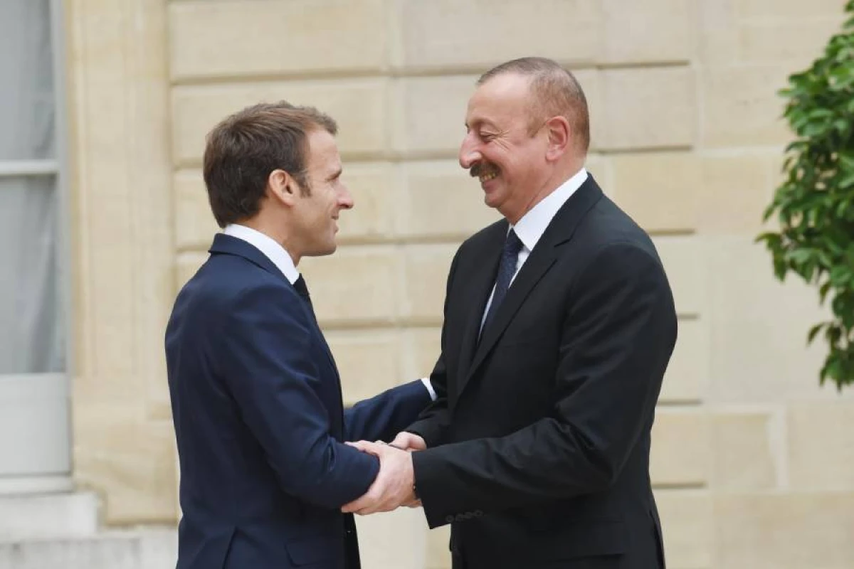 Emmanuel Makron [[Prezident İlham Əliyevə]] zəng etdi