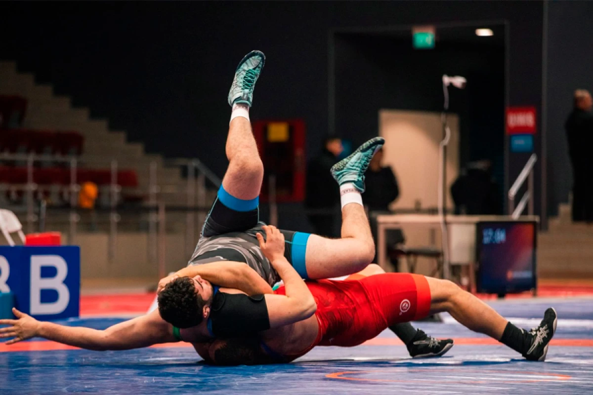 Azərbaycan güləşçiləri [[Serbiyada medal ovuna]] çıxır