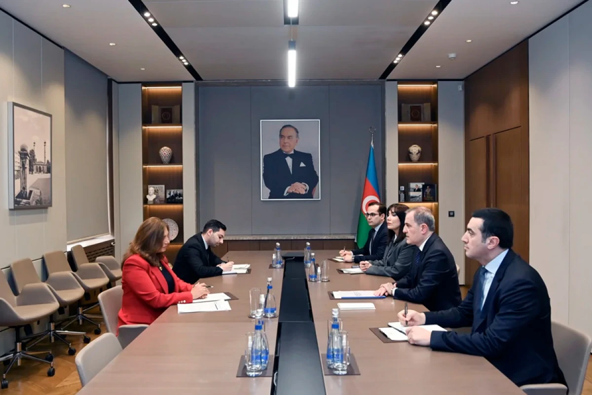 Kolumbiyanın yeni səfiri [[Ceyhun Bayramovla]] görüşdü