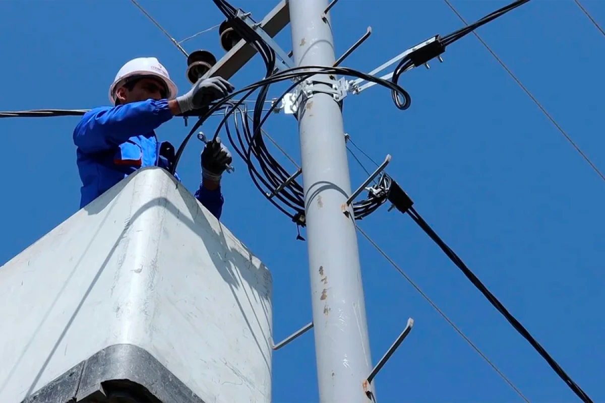 "Azərişıq" Ağcabədinin [[bir sıra kəndlərinin elektrik şəbəkəsini]] yeniləyir